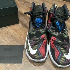 New Nike Lebron XIII 13 BHM 828377 910 Black White Men Sz 10